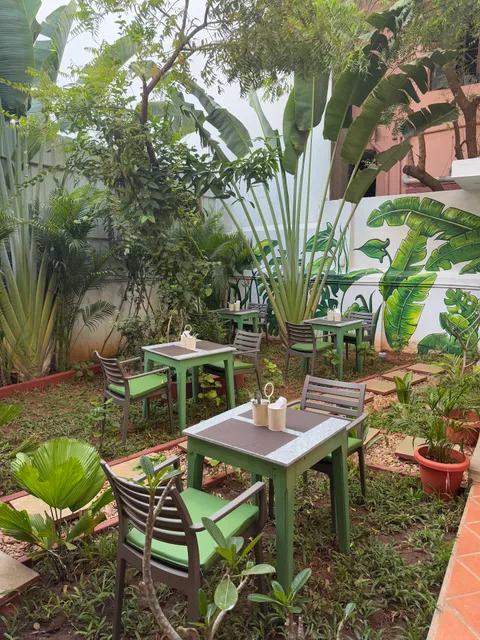 LE GOURMET CAFE, RESTAURANT & BAR