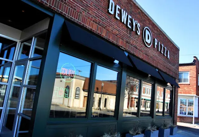 Dewey's Pizza - Edwardsville