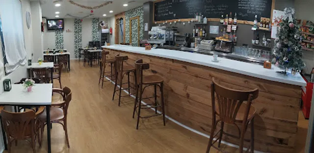 Cafeteria heladeria La Plaza