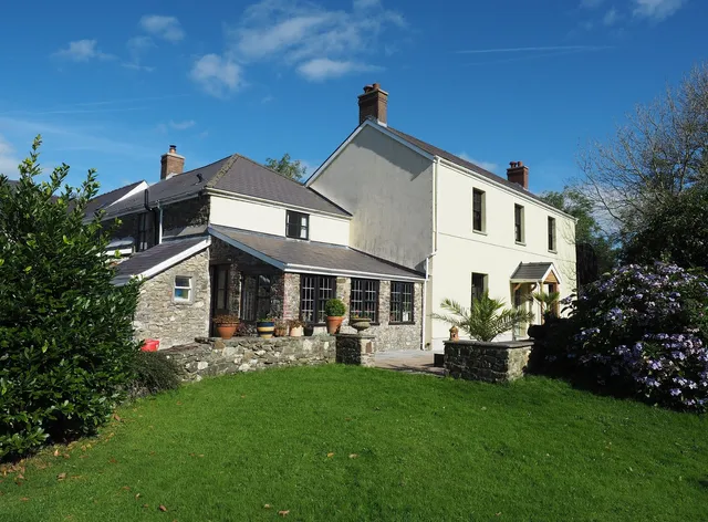 Cilwen Country House Bed and Breakfast ( Book direct for best prices )