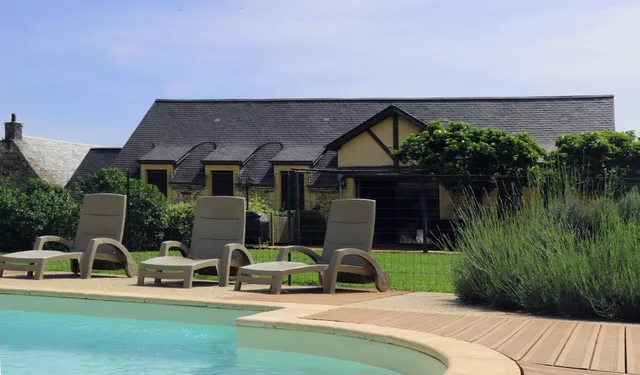 Grange de Joseph: Gîte de groupe en campagne avec piscine chauffée, proche Sarlat et Grottes de Lascaux, Périgord, Dordogne