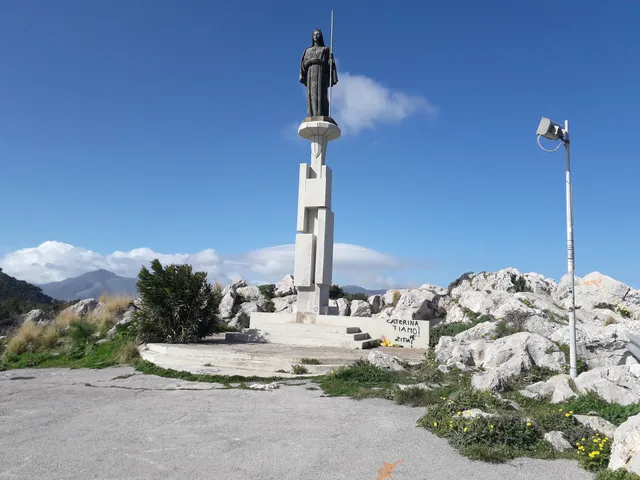 Statua di Santa Rosalia sul Montepellegrino