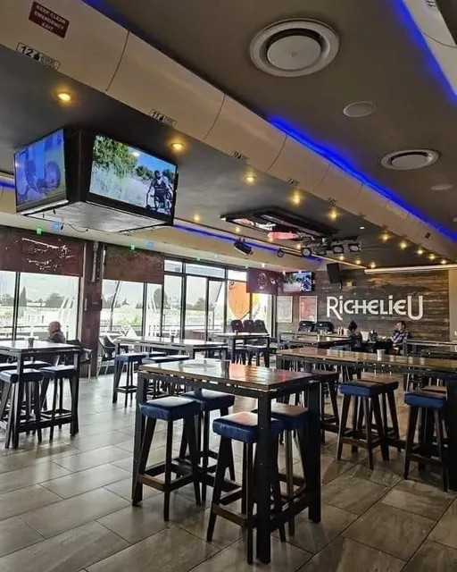 Hangar G5 Pub and Grill