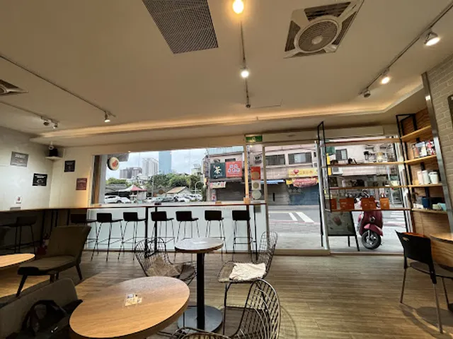 Louisa Coffee 路易莎咖啡(板橋國光店)