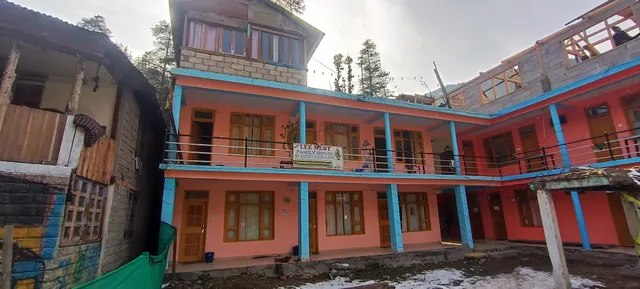 New Lee Nest Family House & Restaurant