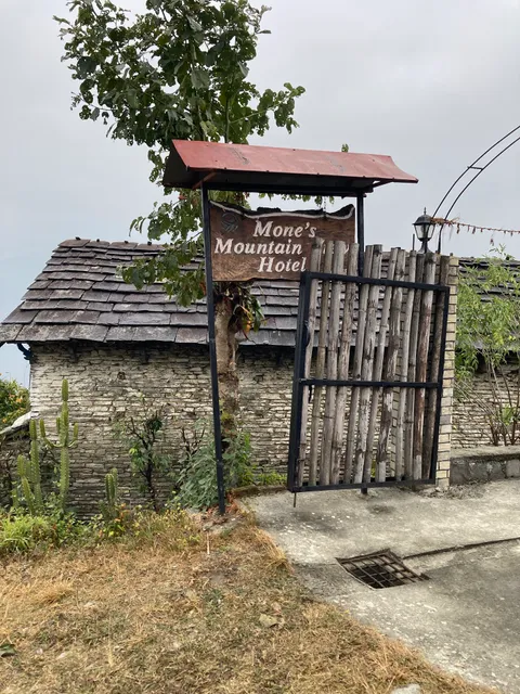 Mone's Mountain View hotel