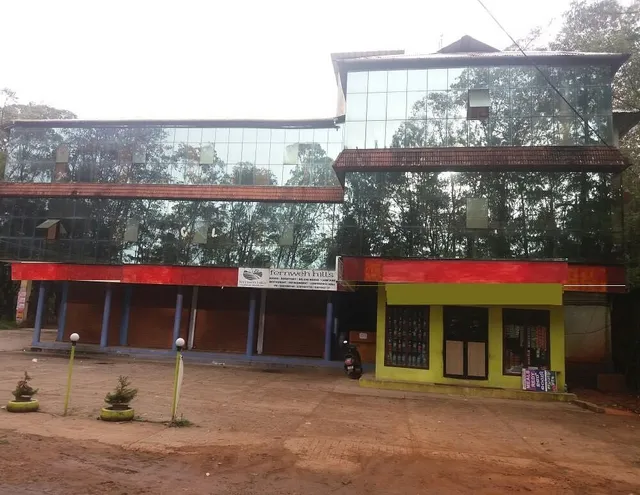 Munnar Dormitory (downtown hotel)