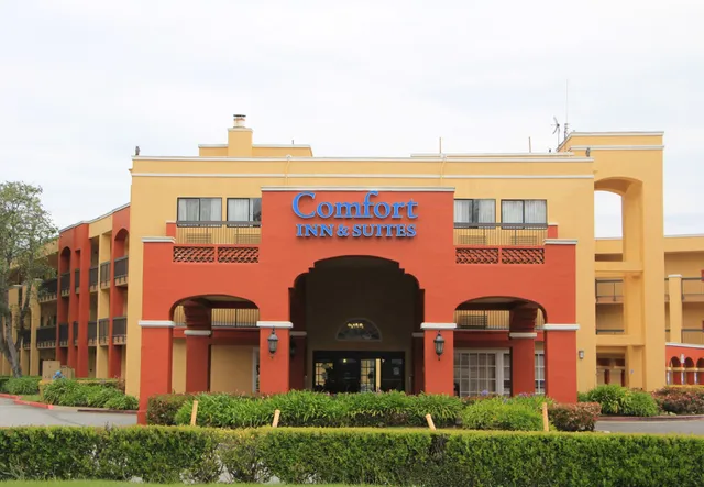 Comfort Inn & Suites