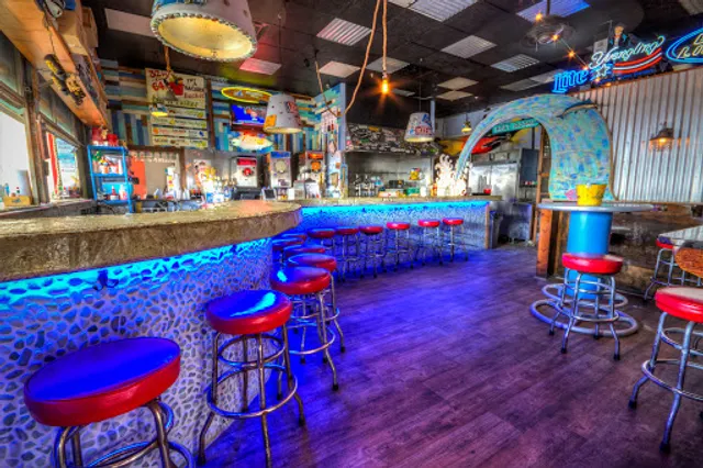 Hammerheads Bar & Grill