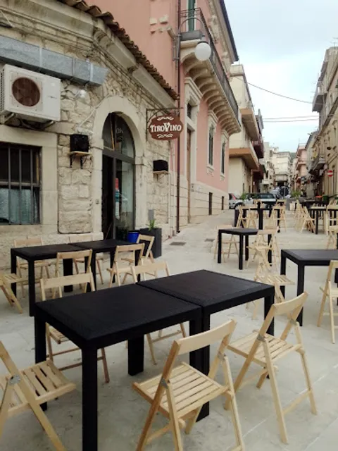 New_TiroVino....wine bar...