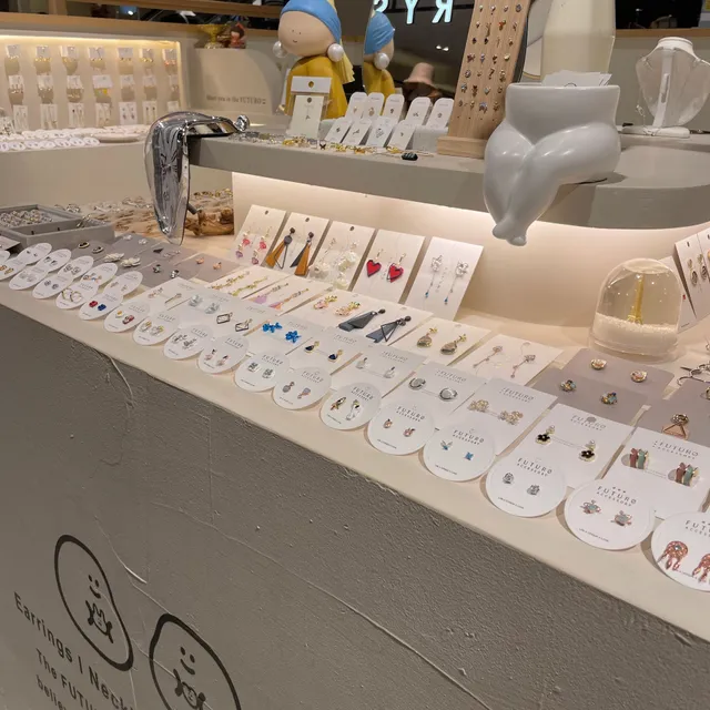 Futuro Accessory 未來飾品-台北新光南西一館專櫃 l 專業改夾耳環