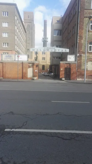 Malomudvar Üzletház