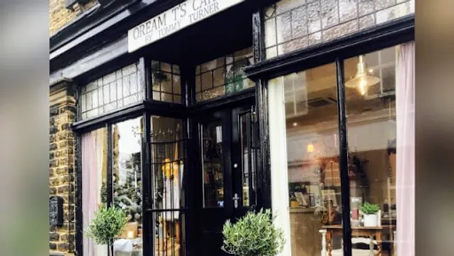 Qream T's Cakery by Turner and Co