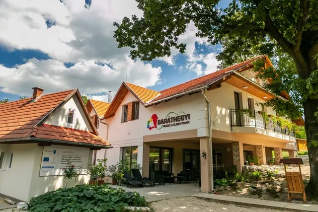 Baráthegyi Panzió és Élménypark