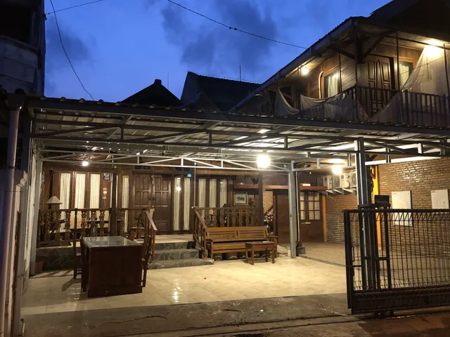 Omah Kayu Guesthouse