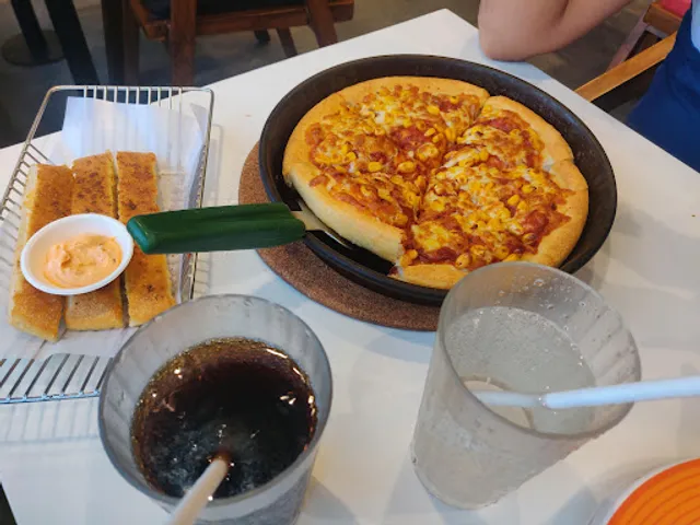 Pizza Hut | MGF Metropoliton Mall, Gurgaon