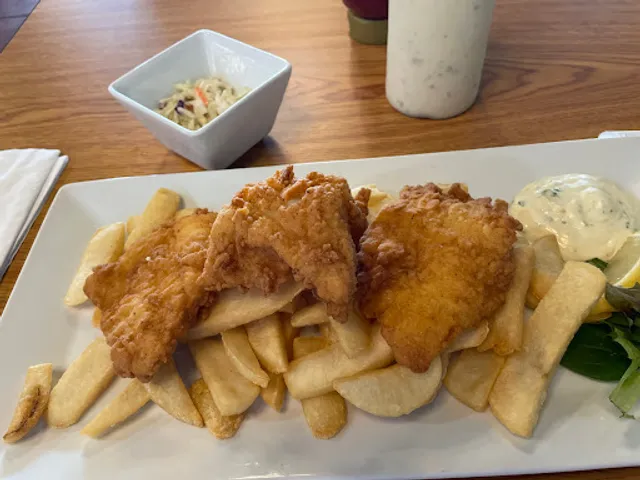 𝗔𝗱𝗿𝗶𝗮𝗻'𝘀 𝗙𝗶𝘀𝗵 & 𝗖𝗵𝗶𝗽𝘀 𝗣𝗲𝗿𝘂𝘃𝗶𝗮𝗻 Restaurant