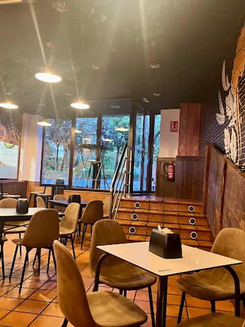 Cervecería Pibe y Charritos & Rolls