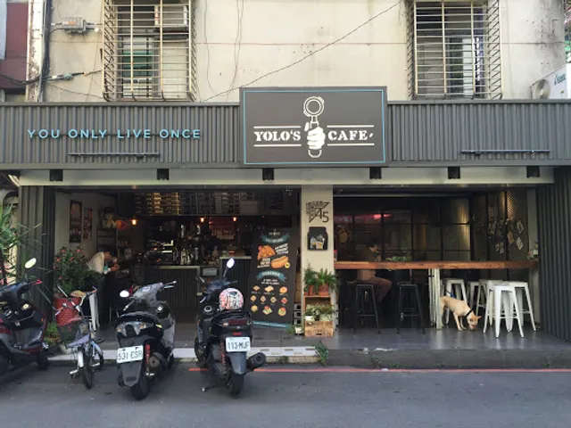 YOLO's Cafe