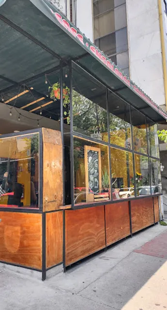 Deli Imperio (ensaladas, sandwiches y jugos)