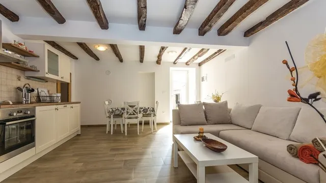 Apartman Nena- apartman u prizemlju sa vlastitim ulazom te zelenom okućnicom