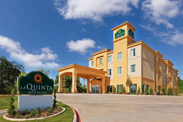 La Quinta Inn & Suites by Wyndham Marshall