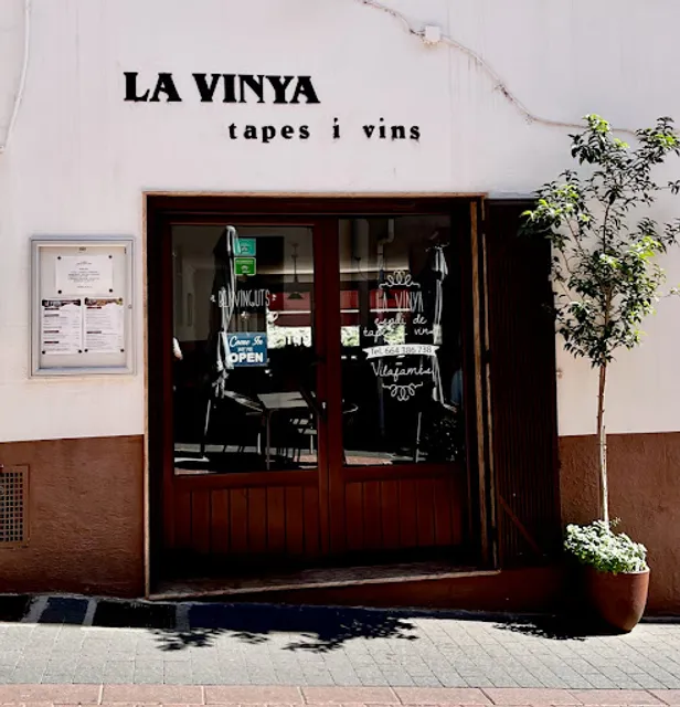 La Vinya,Tapes i Vins.