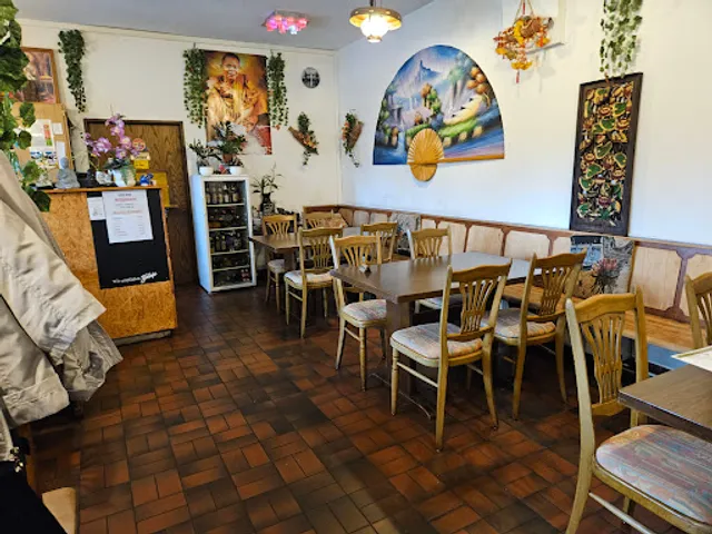 Khun Mae, Thai Restaurant & Shop