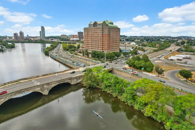 DoubleTree Suites by Hilton Hotel Boston - Cambridge