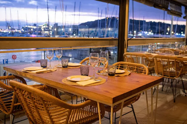 Restaurante en el Puerto de Barcelona | Port Vela