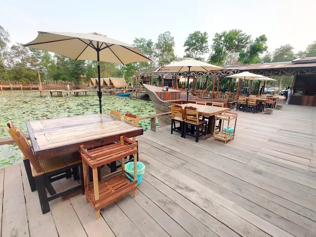 Lé Bua Der Lake Restaurant