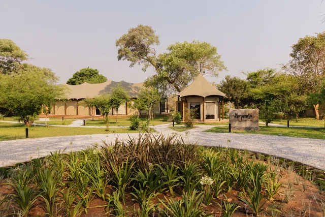 NUYANAYA RIVER CAMP, Martin Keet