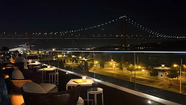 ICON Bar & Rooftop Hyatt Regency