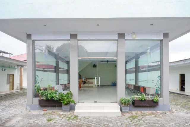 Urbanview Hotel Platinum Parepare