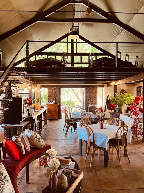 Memoirs Bar & Restaurant