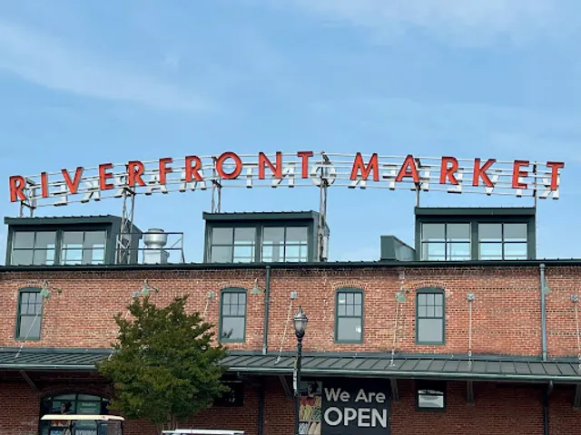 Savanna Salad Bowls & Sandwiches