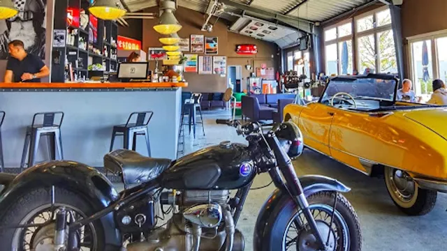 Barracuda Garage Bar & Grill