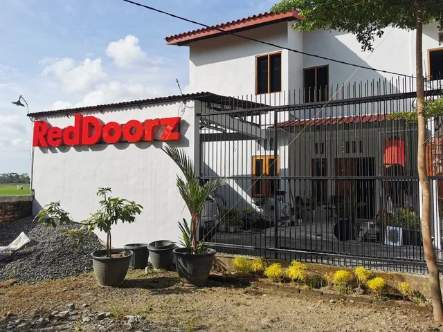 RedDoorz @ Omah Candi Sari near Airport YIA