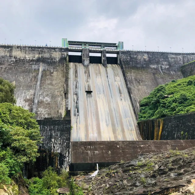 Sholayar Dam