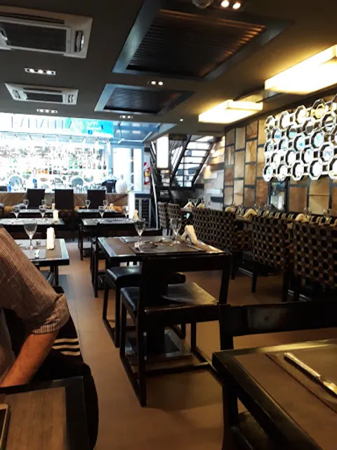 Raffaella Bar & Lounge