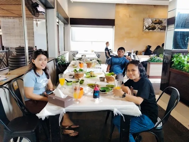 Ratu Gurih Seafood Market & Resto