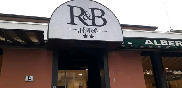 R&B Hotel
