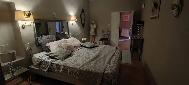 Demeure de la Baronne- Love Room haut de gamme, avec spa et sauna, séjour romantique, week-end en amoureux, Gard