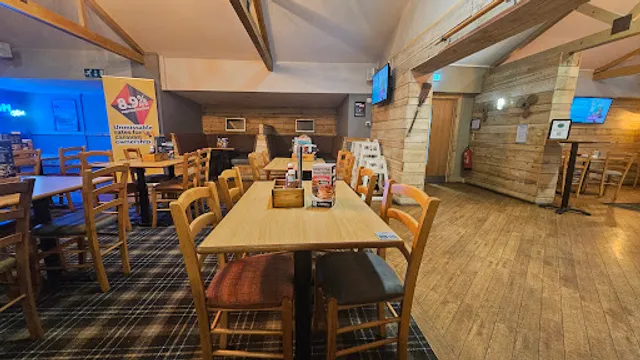 Boathouse bar and restaurant