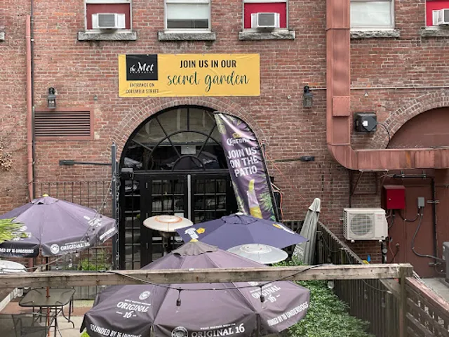 Howe Sound Taphouse & Kitchen - New West