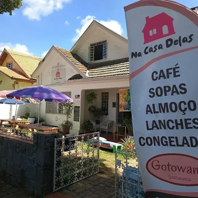 Na Casa Delas Café e Restaurante