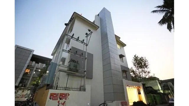 Capital O 28446 Lingraj 2