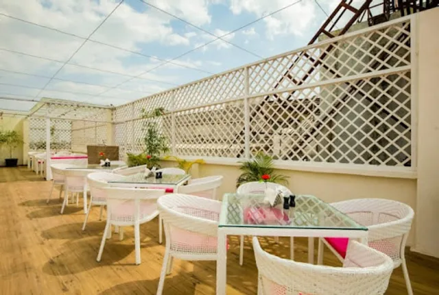 Hotel Holiday and the Cliff