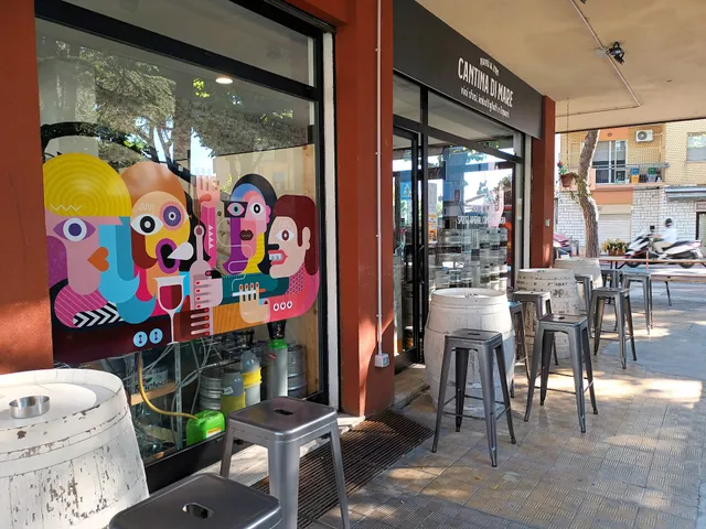 Cantina di mare, vini sfusi , imbottigliati, liquori e gin artigianale Balena pink