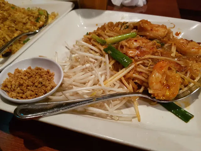 Pin Kaow Thai Restaurant Rainbow